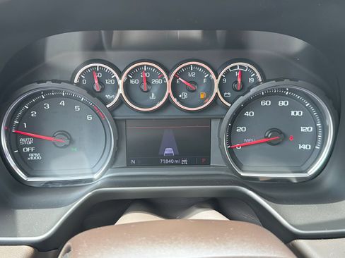 Used 2021 Chevrolet Tahoe Z71 w/ Luxury Package AWD/4WD image 23