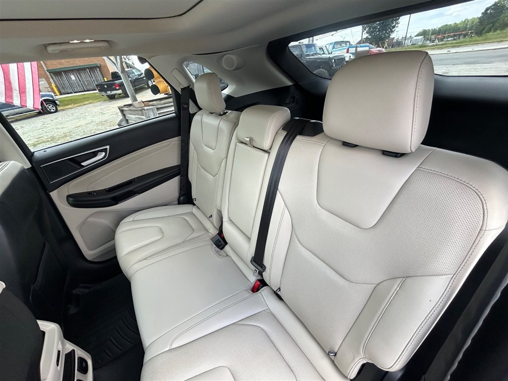 Used 2017 Ford Edge Titanium w/ Equipment Group 301A FWD image 25