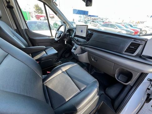 Used 2022 Ford E-Transit Medium Roof image 14