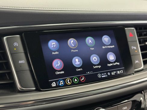 Used 2024 Buick Enclave Premium image 27