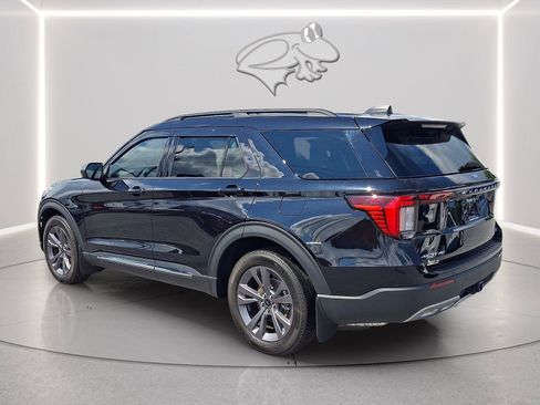 Used 2025 Ford Explorer Active w/ Active Comfort Package AWD/4WD image 3