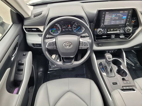 Used 2021 Toyota Highlander XLE image 11