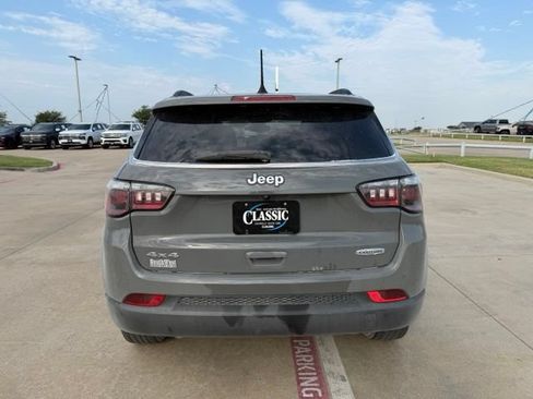 Used 2023 Jeep Compass Latitude AWD/4WD image 4