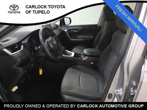 Used 2021 Toyota RAV4 XLE w/ Convenience Package FWD image 6