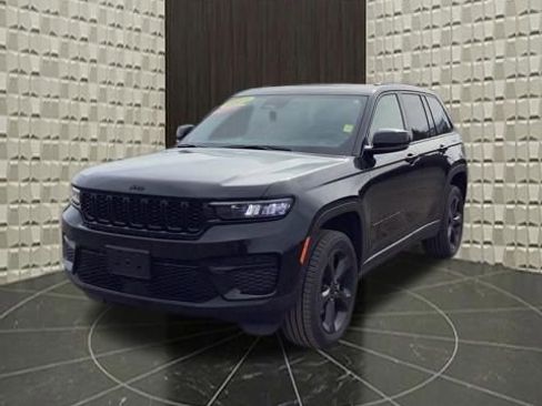 Certified 2023 Jeep Grand Cherokee Altitude AWD/4WD image 11