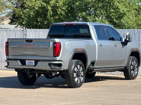 Used 2026 GMC Sierra 2500 Denali w/ Technology Package AWD/4WD image 4
