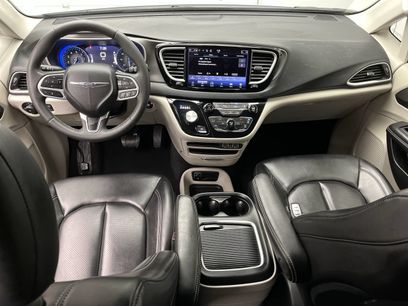Used 2023 Chrysler Pacifica Touring-L