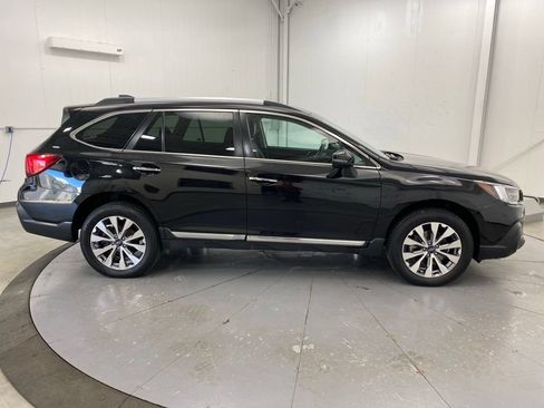 Used 2018 Subaru Outback 2.5i Touring w/ Popular Package #3 AWD/4WD image 8