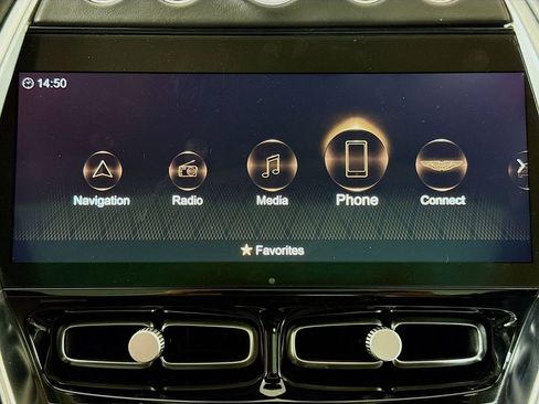 Used 2021 Aston Martin DBX image 15