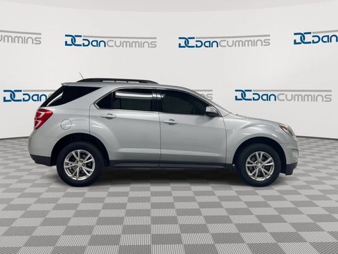 Used 2017 Chevrolet Equinox LT w/ Convenience Package FWD image 9