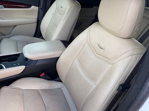 Used 2019 Cadillac XT5 Premium Luxury FWD image 32