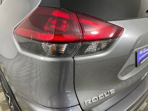 Used 2019 Nissan Rogue SL w/ Premium Package image 18