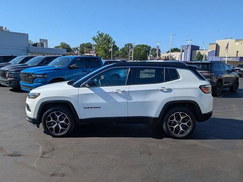 Used 2025 Jeep Compass Limited AWD/4WD image 3