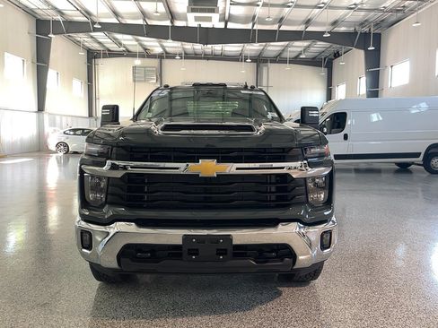 Used 2025 Chevrolet Silverado 2500 LT AWD/4WD image 2