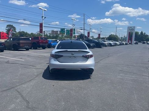 Used 2024 Alfa Romeo Giulia RWD image 6
