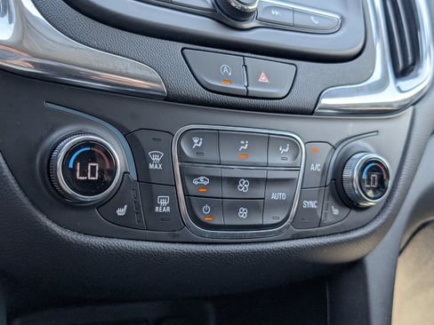 Used 2023 Chevrolet Equinox LT w/ Driver Convenience Package FWD image 13