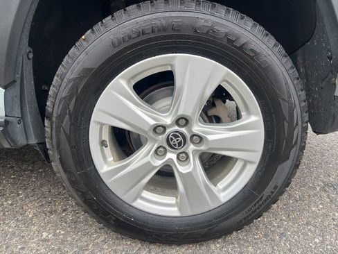 Used 2021 Toyota RAV4 XLE w/ Convenience Package image 10