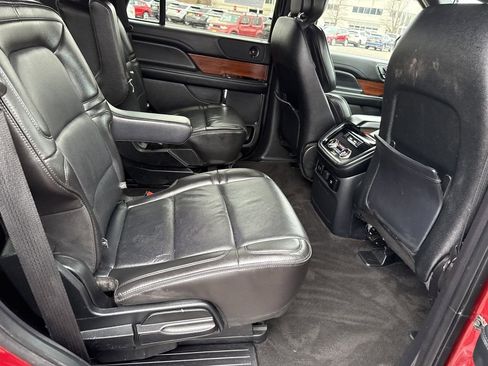Used 2018 Lincoln Navigator Premiere image 13