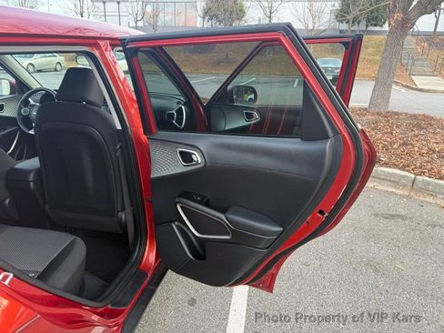 Used 2022 Kia Soul LX image 10
