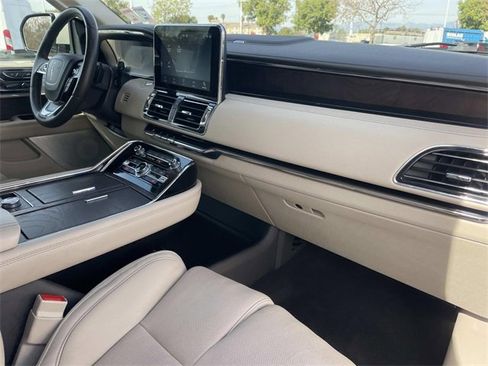 Used 2021 Lincoln Navigator Reserve image 35