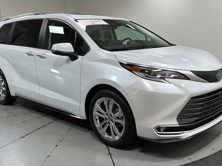 Certified 2023 Toyota Sienna Platinum video 3