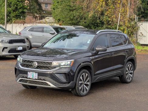 Used 2022 Volkswagen Taos SE image 9