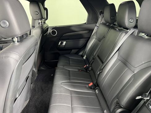 Used 2018 Land Rover Discovery HSE image 18