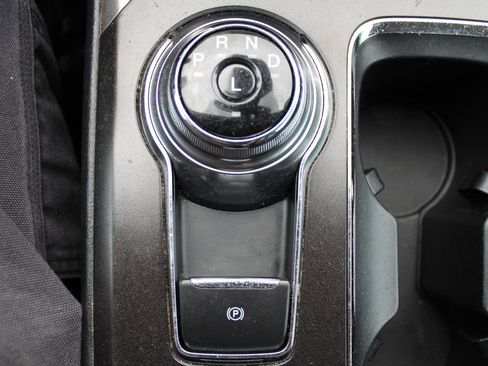 Used 2017 Ford Fusion SE FWD image 25