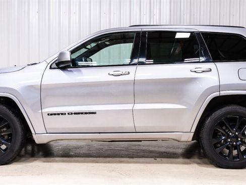 Used 2018 Jeep Grand Cherokee Altitude image 35