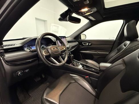 Used 2022 Jeep Compass Altitude w/ Sun and Sound Group image 16