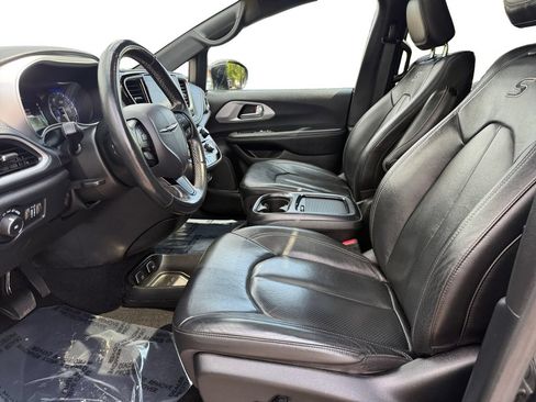 Used 2021 Chrysler Pacifica Touring-L w/ Premium & Safety Sphere Group AWD/4WD image 9