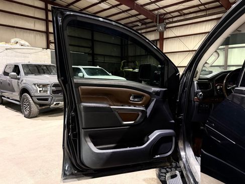 Used 2019 Nissan Titan Platinum Reserve w/ Platinum Utility Package image 11
