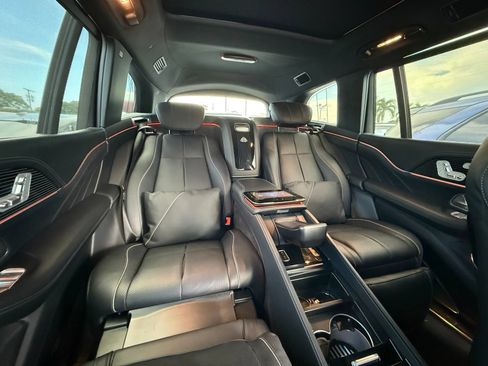 Used 2023 Mercedes-Benz Maybach GLS 600 4MATIC image 27