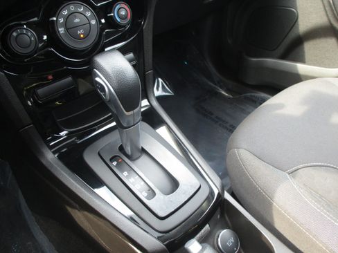 Used 2014 Ford Fiesta SE w/ Equipment Group 201A FWD image 18