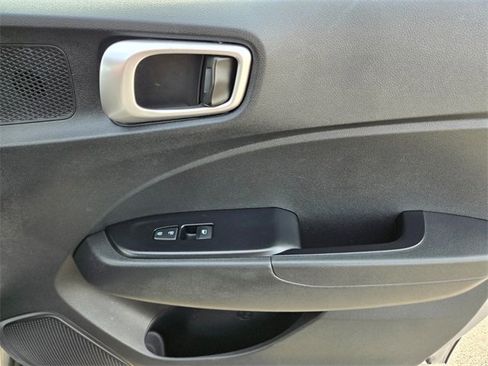 Used 2024 Hyundai Venue SE image 22