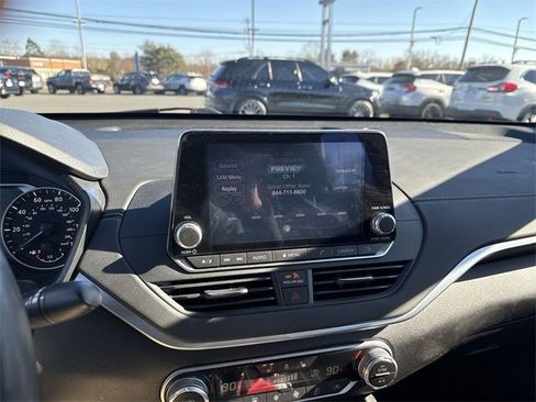 Used 2019 Nissan Altima 2.5 SV image 14