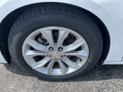 Used 2022 Chevrolet Malibu LT FWD image 19