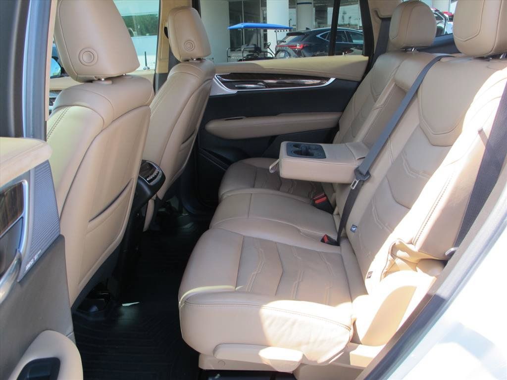 Used 2023 Cadillac XT6 Premium Luxury w/ Platinum Package FWD image 23