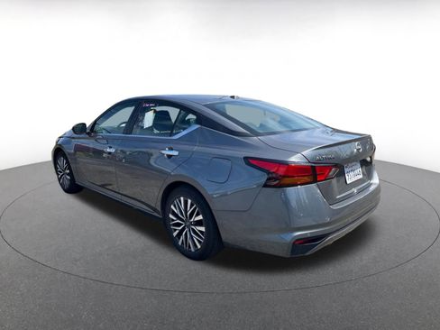 Used 2025 Nissan Altima 2.5 SV FWD image 7