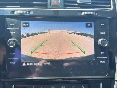 Used 2018 Volkswagen GTI SE FWD image 18