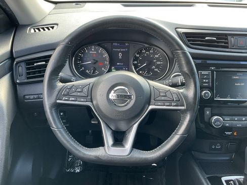 Used 2018 Nissan Rogue SV image 38