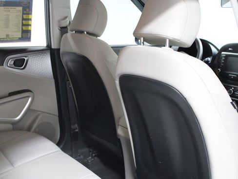 Used 2020 Kia Soul LX image 28