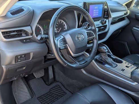 Used 2024 Toyota Highlander XLE image 15