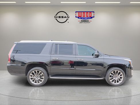 Used 2020 Cadillac Escalade ESV Premium Luxury w/ Escalade Sport Edition AWD/4WD image 2