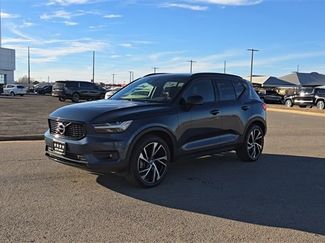 Used 2022 Volvo XC40 T5 R-Design w/ Climate Package video 2