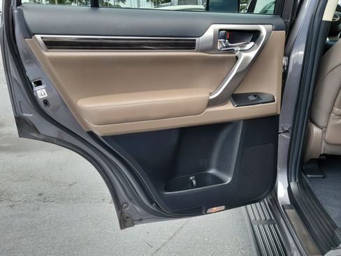 Used 2023 Lexus GX 460 Premium w/ Premium Package AWD/4WD image 11
