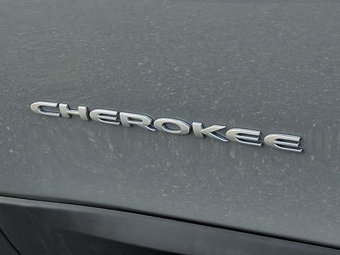 Used 2021 Jeep Cherokee Limited AWD/4WD image 30