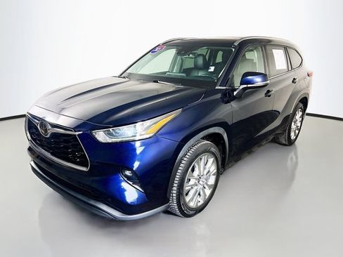 Used 2021 Toyota Highlander Limited FWD image 4