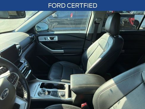 Used 2023 Ford Explorer Limited image 3