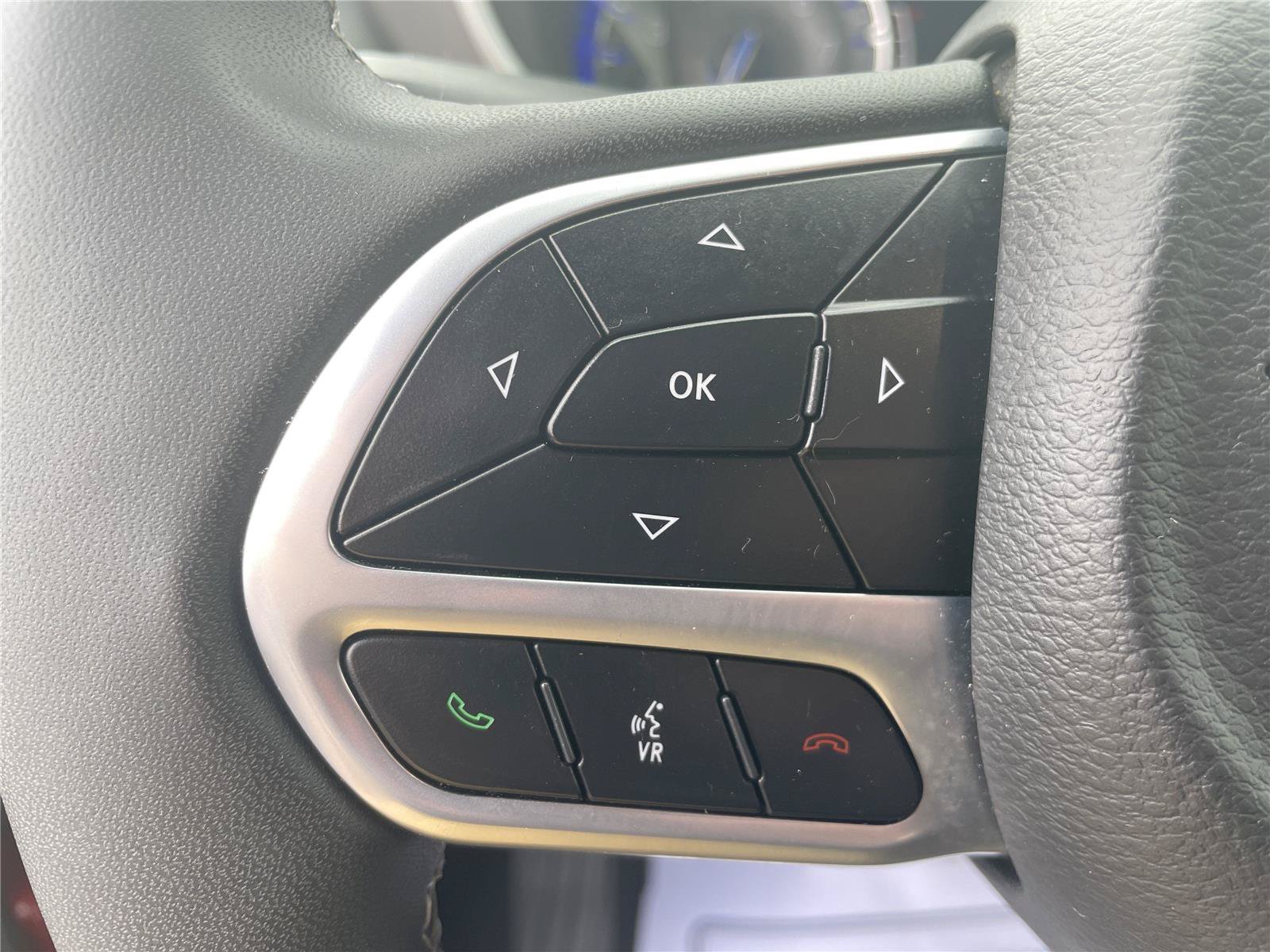 Used 2025 Chrysler Pacifica Select FWD image 15